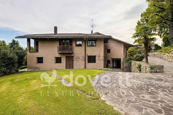 casa indipendente in vendita a Venegono Superiore