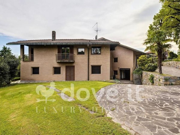 casa indipendente in vendita a Venegono Superiore