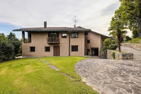 casa indipendente in vendita a Venegono Superiore