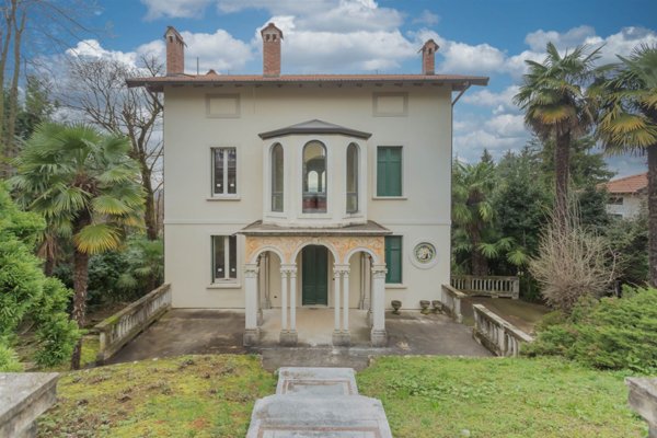 casa indipendente in vendita a Venegono Superiore