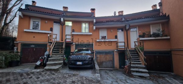 appartamento in vendita a Venegono Superiore in zona Pianbosco