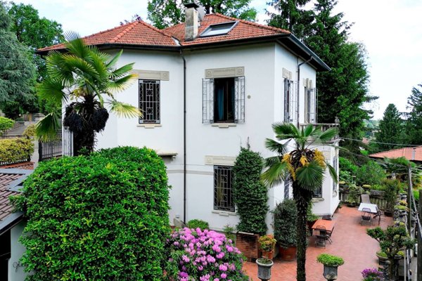 casa indipendente in vendita a Venegono Superiore