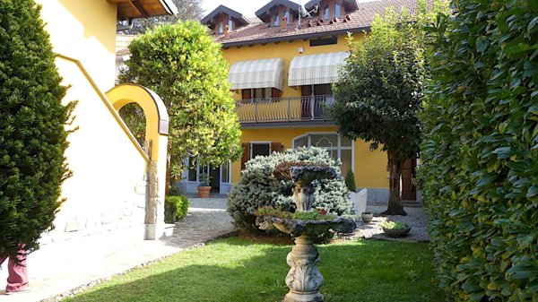 casa indipendente in vendita a Venegono Superiore