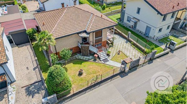 casa indipendente in vendita a Venegono Superiore