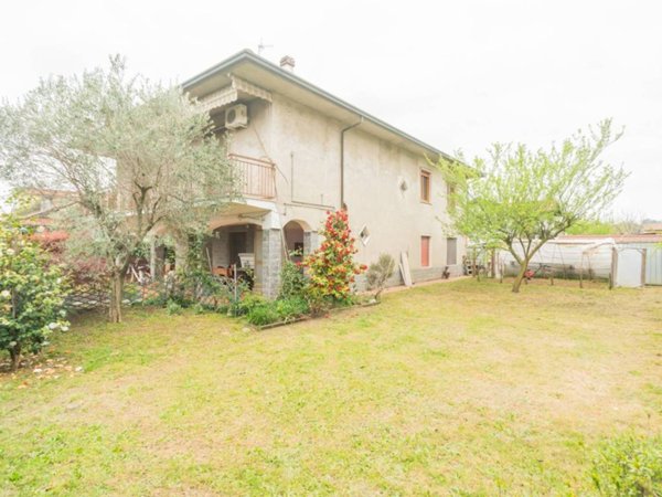 casa indipendente in vendita a Venegono Superiore