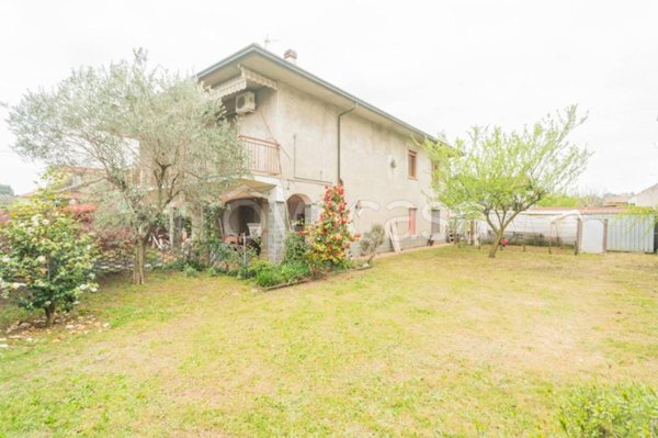 casa indipendente in vendita a Venegono Superiore
