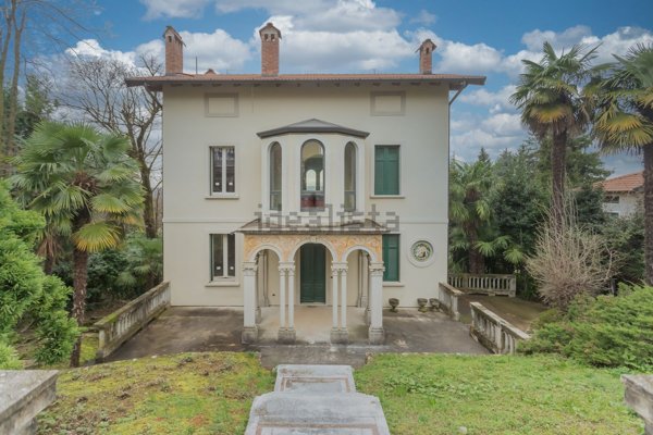 casa indipendente in vendita a Venegono Superiore