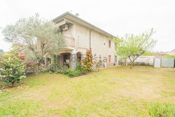 casa indipendente in vendita a Venegono Superiore