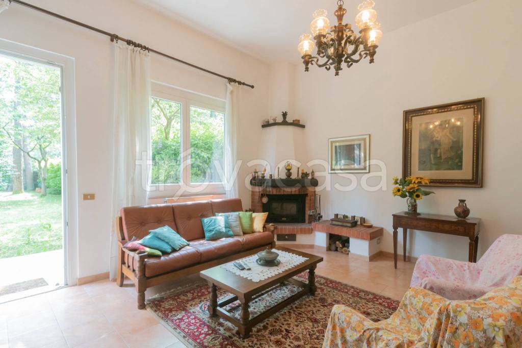 appartamento in vendita a Venegono Superiore in zona Pianbosco
