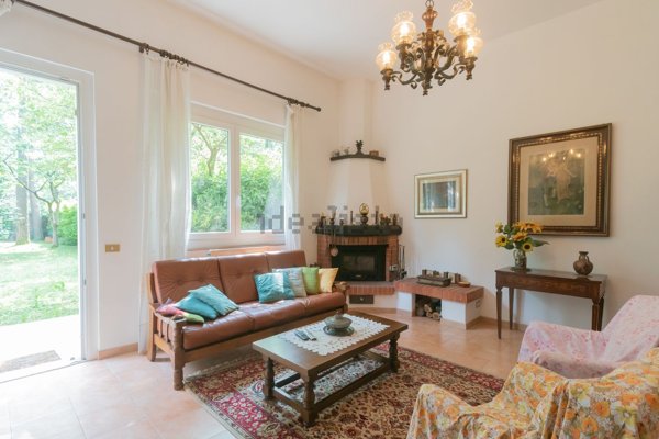 appartamento in vendita a Venegono Superiore in zona Pianbosco