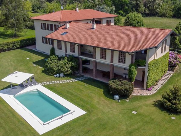 casa indipendente in vendita a Venegono Superiore