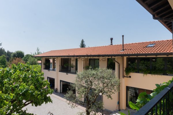 casa indipendente in vendita a Venegono Superiore