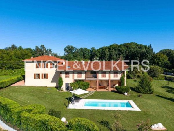 casale in vendita a Venegono Superiore