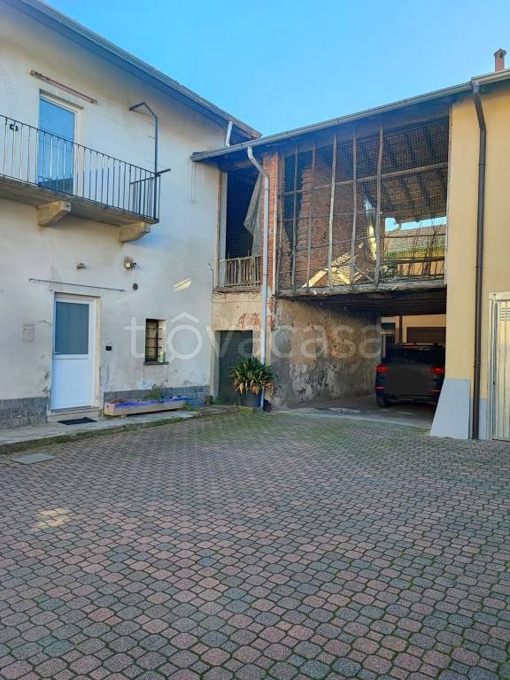 appartamento in vendita a Venegono Superiore
