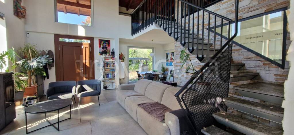 casa indipendente in vendita a Venegono Superiore
