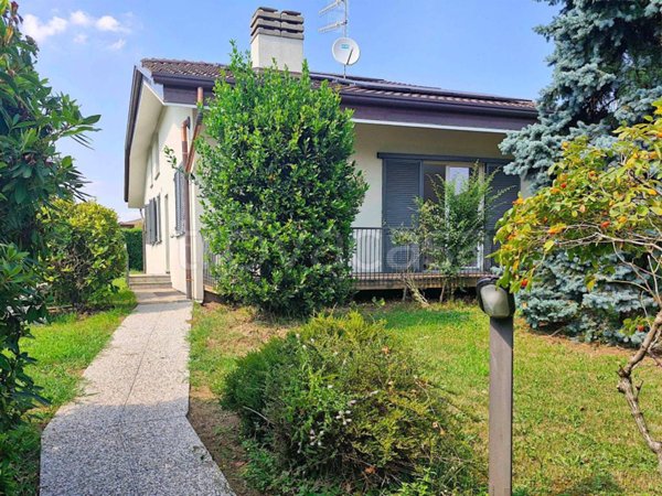 casa indipendente in vendita a Venegono Superiore