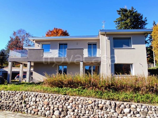 casa indipendente in vendita a Venegono Superiore
