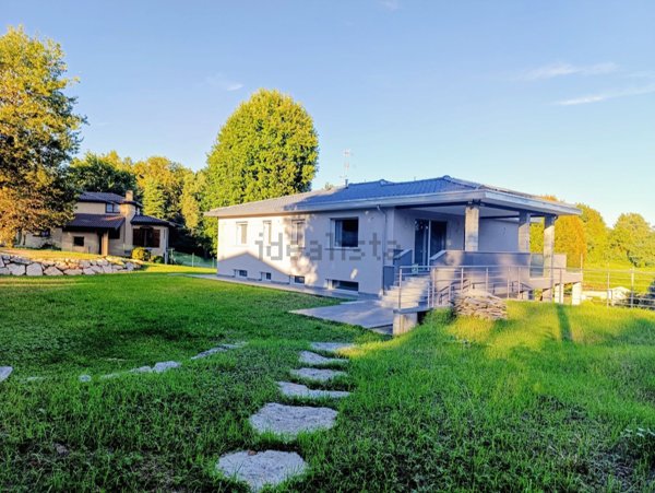 casa indipendente in vendita a Venegono Superiore