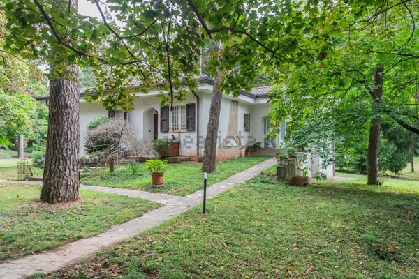 casa indipendente in vendita a Venegono Superiore