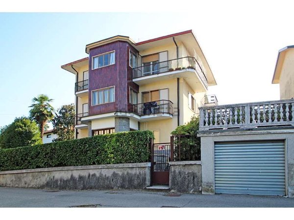 casa indipendente in vendita a Venegono Superiore
