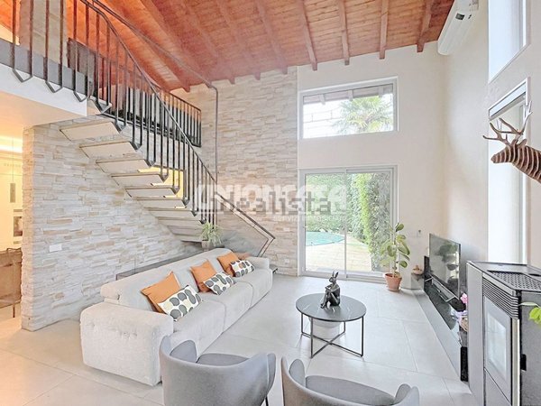casa indipendente in vendita a Venegono Superiore