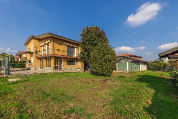 casa indipendente in vendita a Venegono Superiore