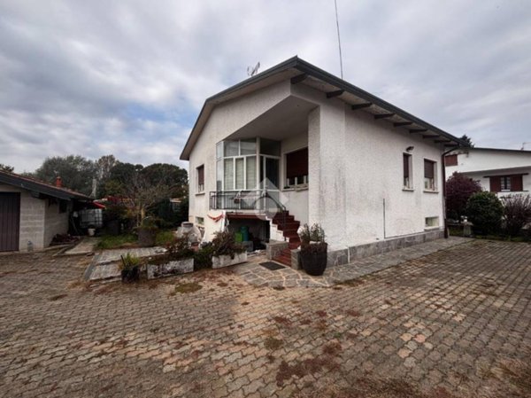 casa indipendente in vendita a Venegono Superiore