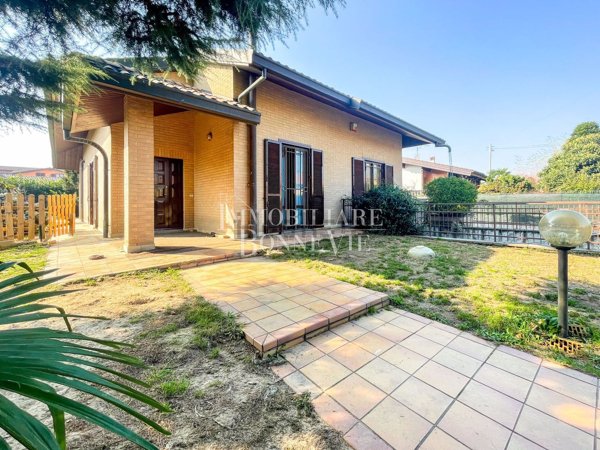 casa indipendente in vendita a Venegono Superiore