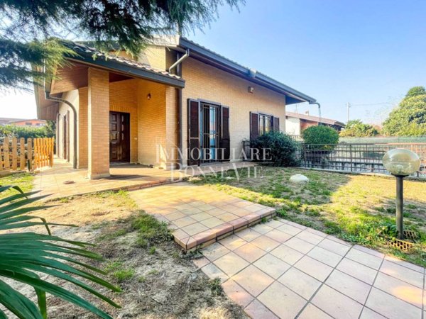casa indipendente in vendita a Venegono Superiore