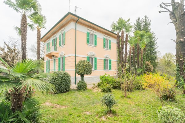 casa indipendente in vendita a Venegono Superiore