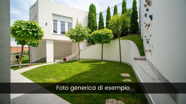 casa indipendente in vendita a Venegono Superiore