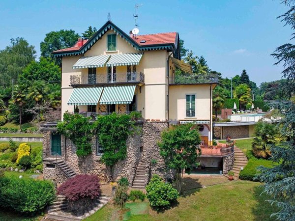 casa indipendente in vendita a Venegono Superiore