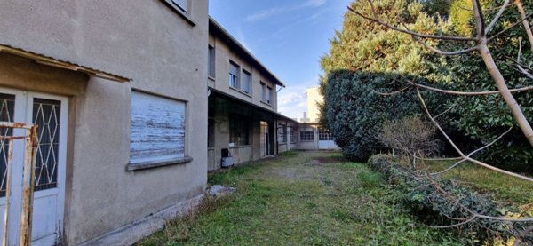 casa indipendente in vendita a Venegono Superiore