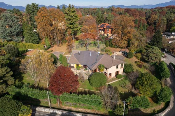 casa indipendente in vendita a Venegono Superiore