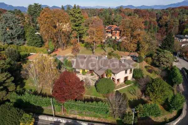 casa indipendente in vendita a Venegono Superiore