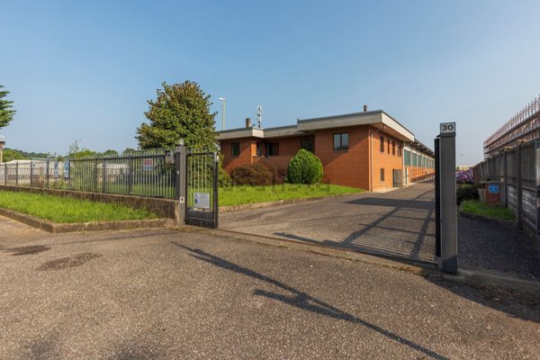 capannone in vendita a Venegono Superiore