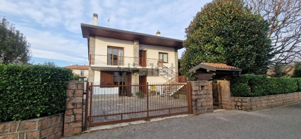 casa indipendente in vendita a Venegono Superiore