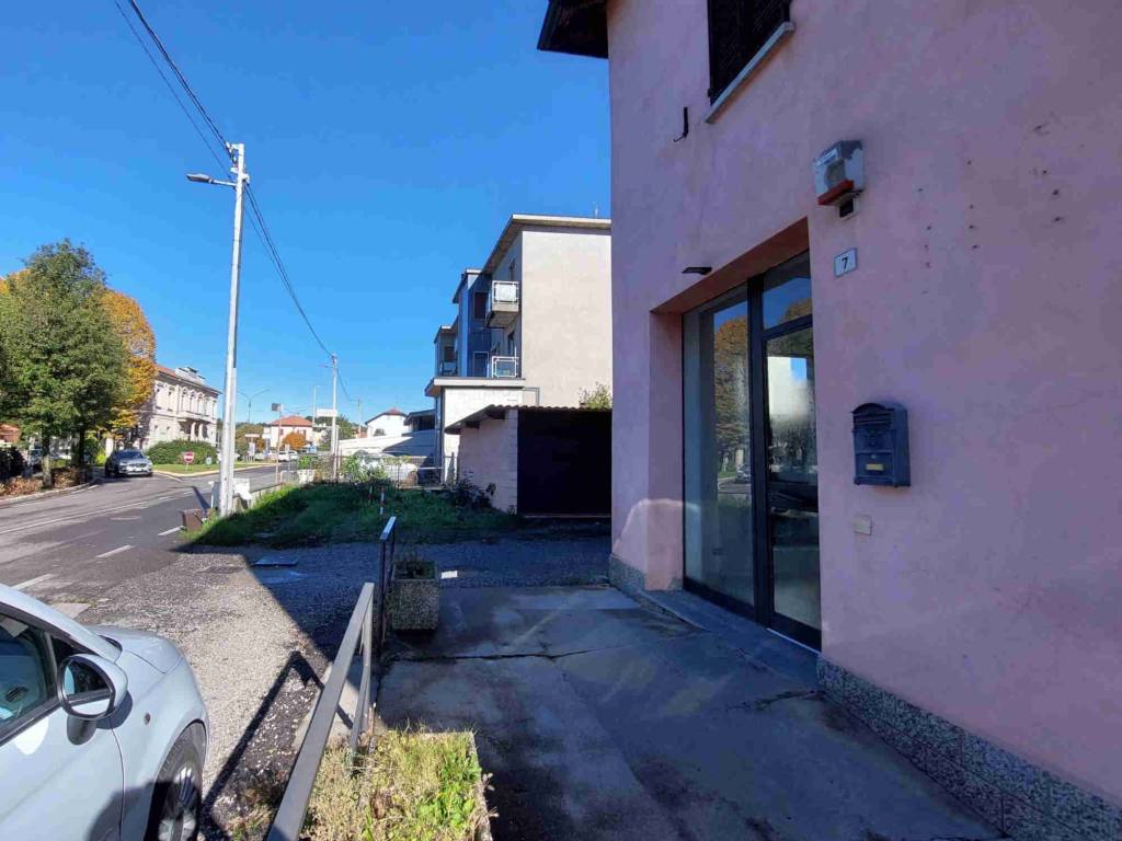 negozio in vendita a Venegono Superiore