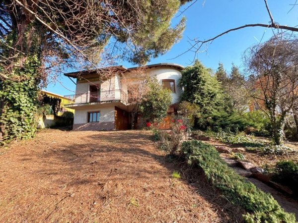 casa indipendente in vendita a Venegono Superiore