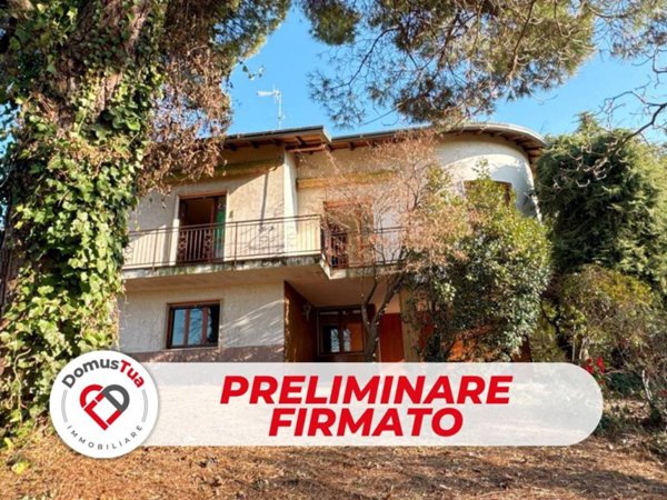 casa indipendente in vendita a Venegono Superiore