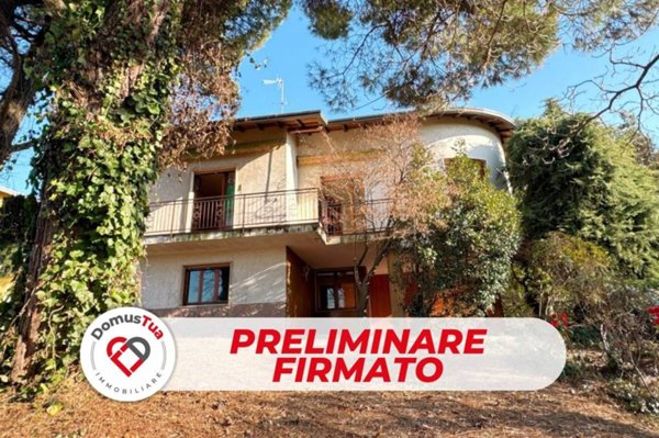 casa indipendente in vendita a Venegono Superiore