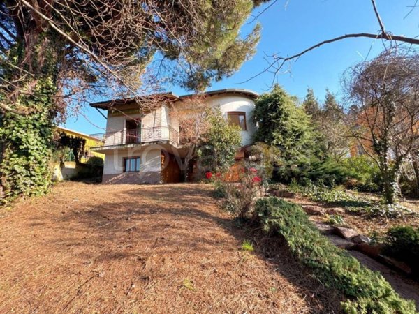 casa indipendente in vendita a Venegono Superiore