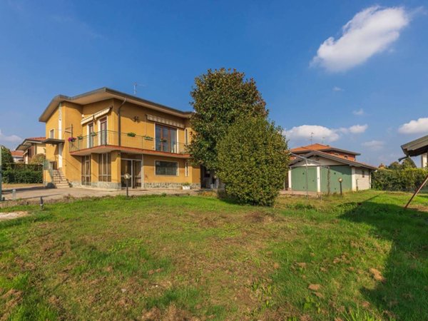 casa indipendente in vendita a Venegono Superiore