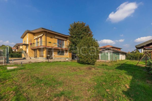 casa indipendente in vendita a Venegono Superiore