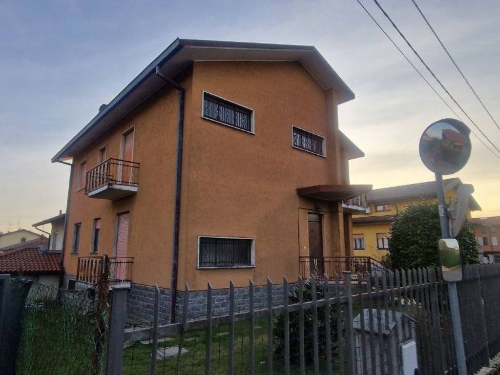 appartamento in vendita a Venegono Superiore