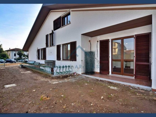 casa indipendente in vendita a Venegono Superiore