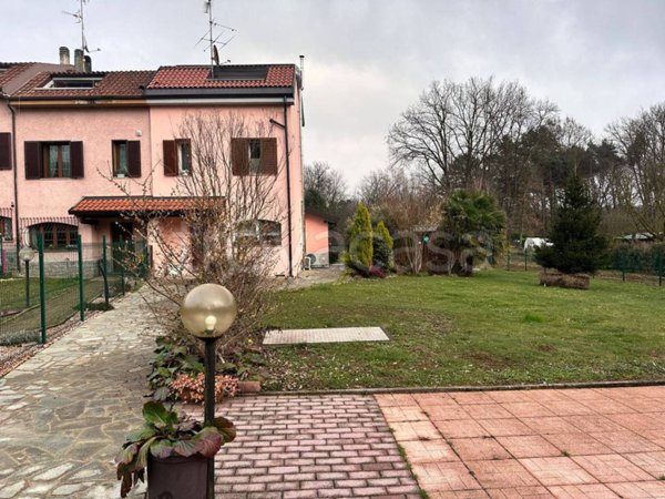 casa indipendente in vendita a Venegono Superiore