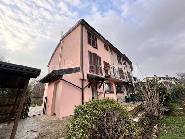 casa indipendente in vendita a Venegono Superiore