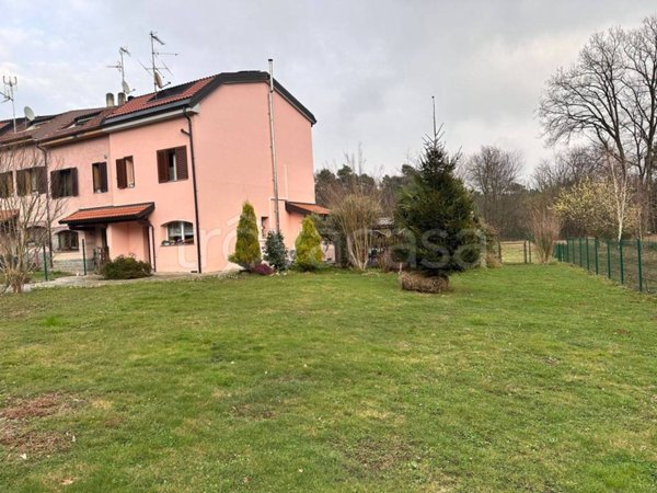casa indipendente in vendita a Venegono Superiore