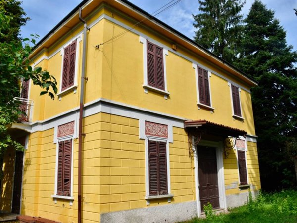casa indipendente in vendita a Venegono Superiore